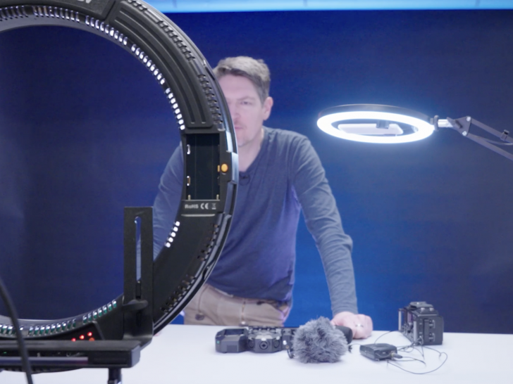 TV38-Redakteur Benjamin Walter zeichnet im YouTube-Studio Beiträge für seine Tutorial-Reihe „Technik-Tipps“ auf. 