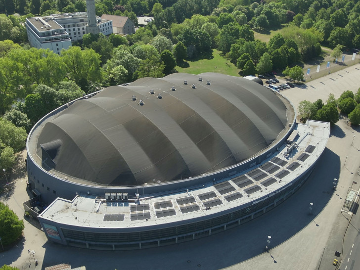 Die Photovoltaikanlage auf der Volkswagen Halle.