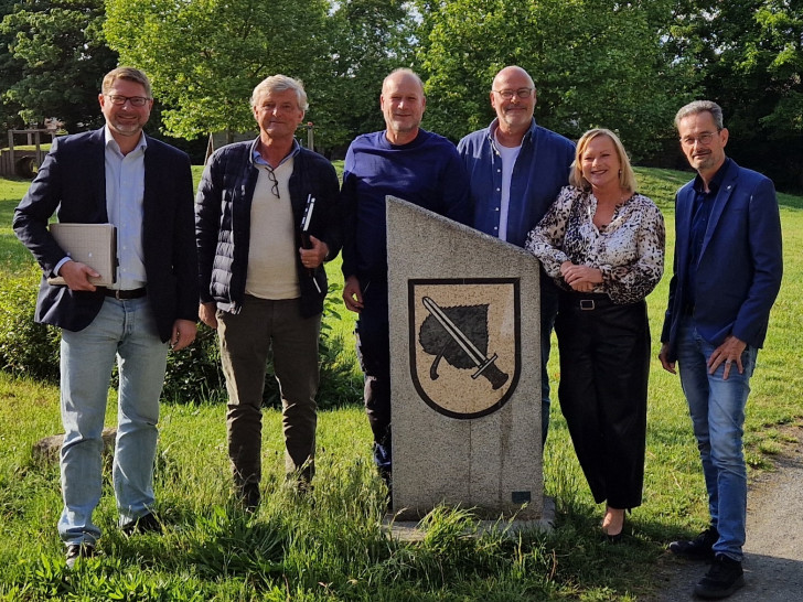 Die Bürgermeister/in der Samtgemeinde Sickte und ihrer Mitgliedsgemeinden laden zu Bürgerinformationsveranstaltungen zum Strukturprozess „Zukunft der Samtgemeinde Sickte“ ein. Von links nach rechts: Marco Kelb (Samtgemeindebürgermeister der Samtgemeinde Sickte), Alexander von Veltheim (Bürgermeister der Gemeinde Veltheim/Ohe), Ingo Geisler (Bürgermeister der Gemeinde Sickte), Karsten Ansorge (Bürgermeister der Gemeinde Erkerode), Dunja Kreiser (Bürgermeisterin der Gemeinde Evessen), Ole Jahnke (Bürgermeister der Gemeinde Dettum)
