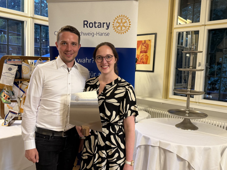 Hannes Deeken und Susanne Sobottke vom Verein bei der Preisverleihung.