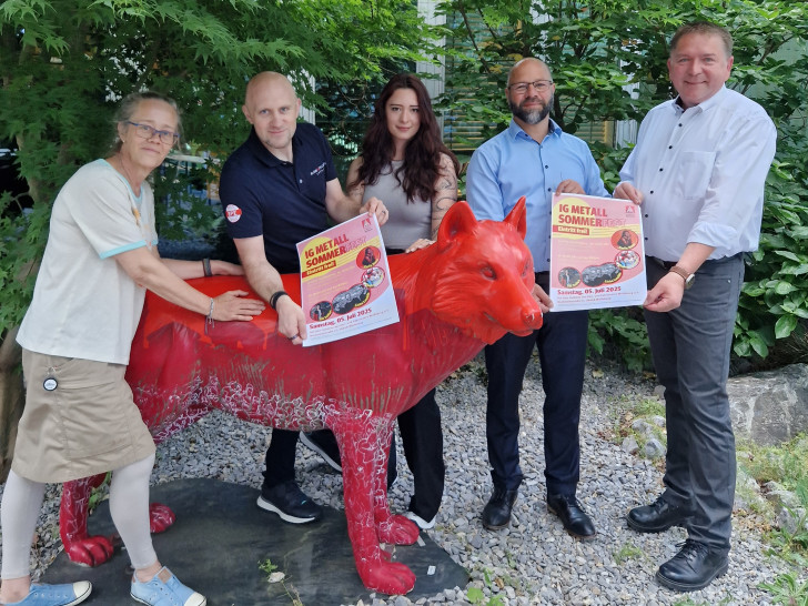 Freuen sich auf das Sommerfest: v.l. Gabriele Friedrich (IGM Wolfsburg); Felix Walzog (Eventagentur Blome & Pillardy), Lea-Sophie Stephan (Eventagentur Blome & Pillardy), Christian Matzedda (Zweiter Bevollmächtigter IG Metall Wolfsburg), Matthias Disterheft (Kassierer und Geschäftsführer IG Metall Wolfsburg).