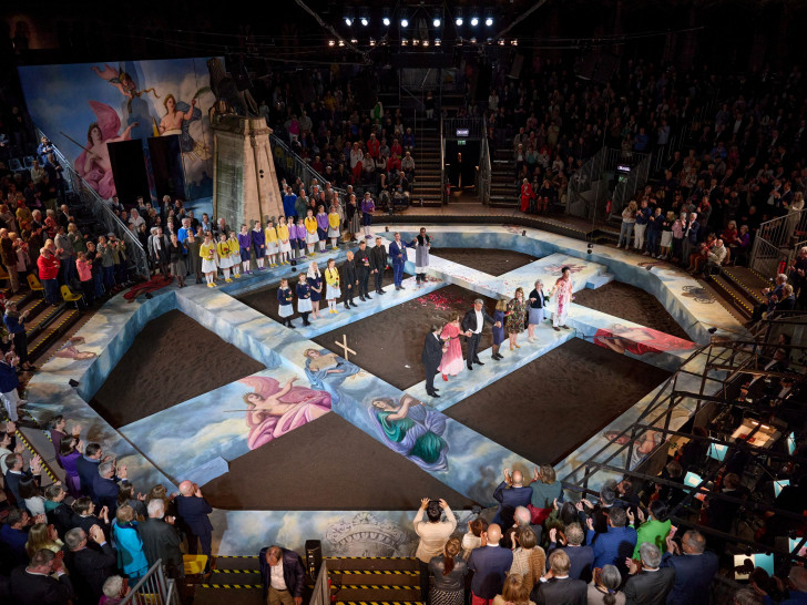 Italienische Oper vor der Kulisse des historischen Burgplatzes: Ab 23. August zeigt das Staatstheater Braunschweig in der Freiluft-Arena Verdis „La traviata“.