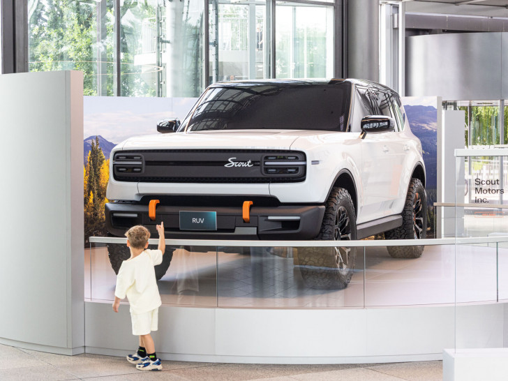 Europa-Premiere in der Autostadt: Das Scout Traveler Showcar ist täglich während der Öffnungszeiten der Autostadt zugänglich.
