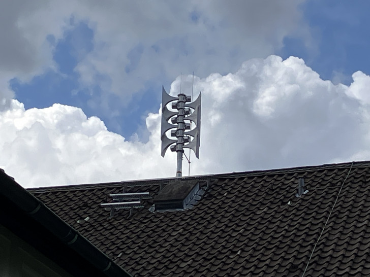 Die neue Sirenenanlage auf dem Dach der Schillerschule.