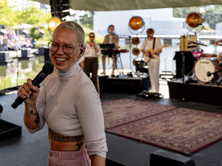 Stefanie Heinzmann begeisterte das Publikum nicht nur mit ihrer einzigartigen Stimme, sondern auch mit ihrer sympathischen Art.