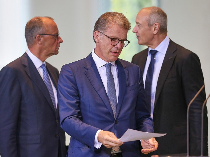 Friedrich Merz, Christian Sewing und Roland Busch am 21.07.2025