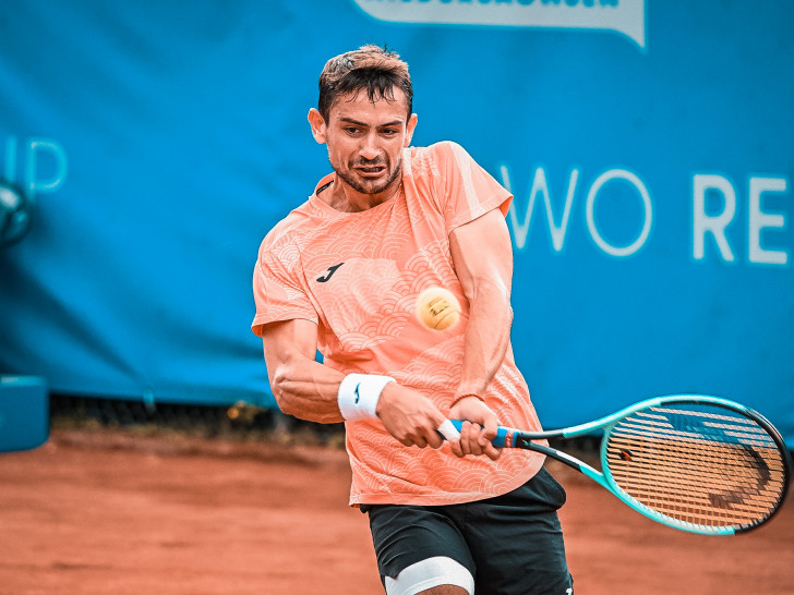 Mariano Navone (ATP 90) besiegte den 17-jährigen deutschen Hoffnungsträger Diego Dedura (362) klar mit 6:1, 6:2 und zog als erster Spieler ins Viertelfinale Einzel der BRAWO OPEN 2025 ein.