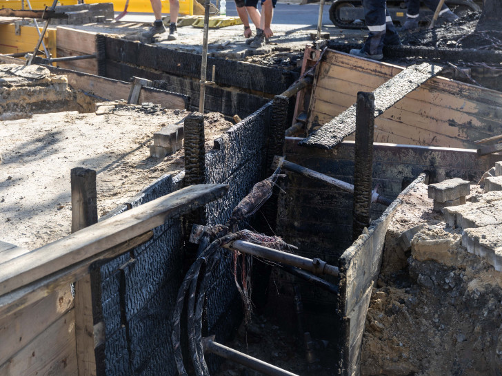 Der Brand ist bei Tiefbauarbeiten entstanden.