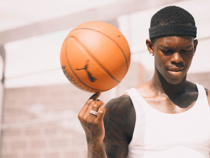 Der Braunschweiger Dennis Schröderist jetzt auch unter die Autoren gegangen.