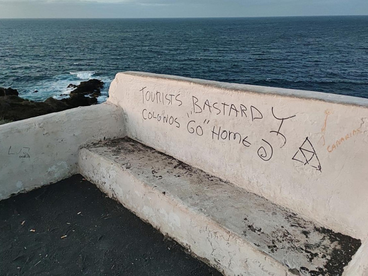 Graffiti gegen Touristen auf den Kanarischen Inseln (Archiv)