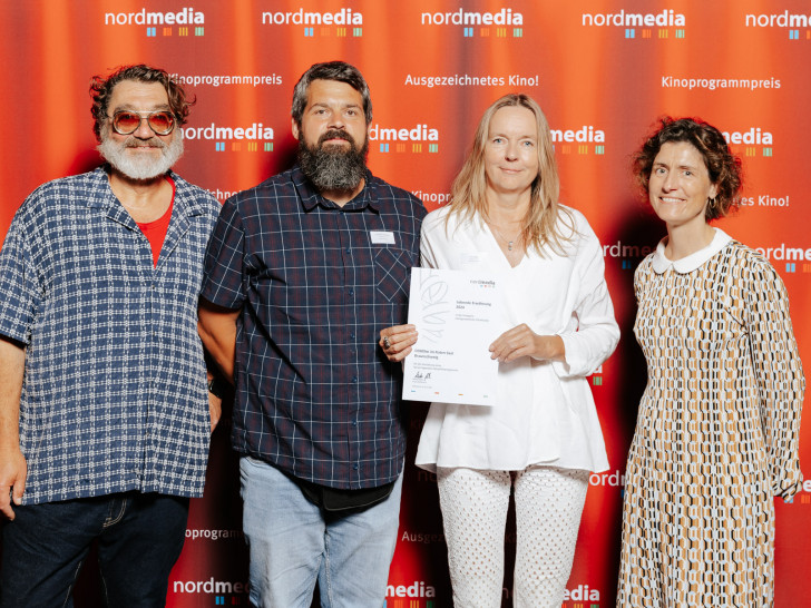 Preispate Heiko Pinkowski, Aleksandar Stojanovic und Iris Mügge vom Kulturinstitut, nordmedia-Geschäftsführerin Meike Götz.