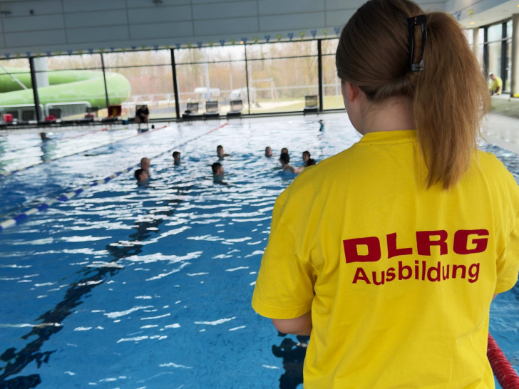 Der DLRG Wolfenbüttel e.V. bietet wieder Rettungsschwimmer-Kurse an