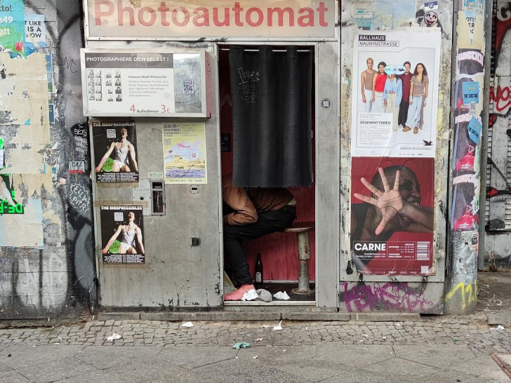 Obdachloser in Photoautomat (Archiv)