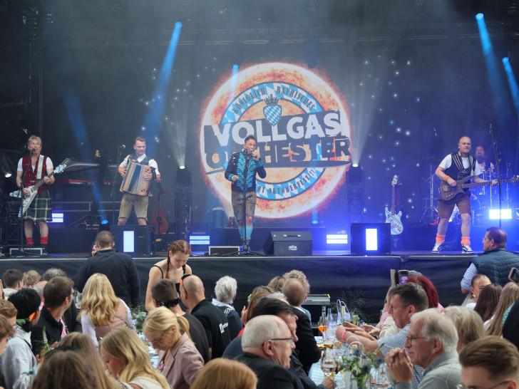 Das Königlich Bayrische Vollgas Orchester sorgte bei den Sommer Wies'n für Stimmung.