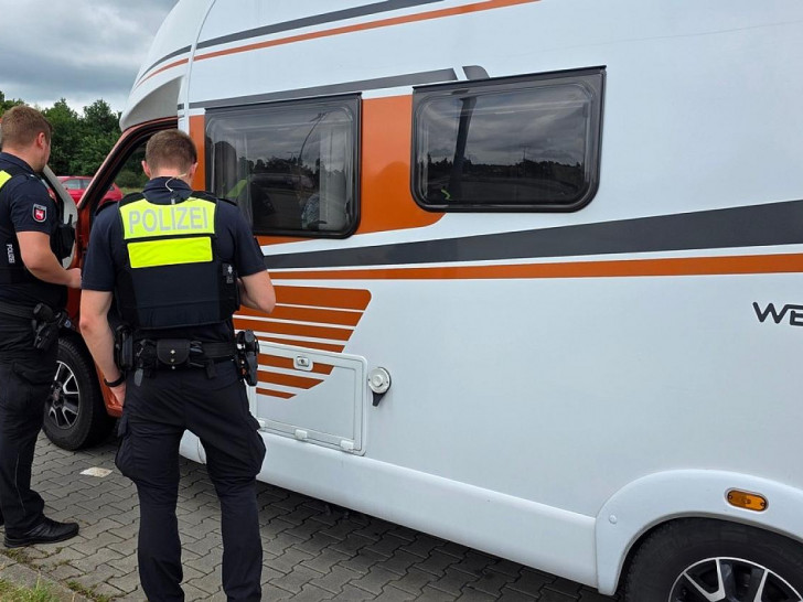 Zum Beginn der Sommerferien führte die Polizei eine Verkehrskontrolle auf der Bundesautobahn 31 durch. (Archiv)