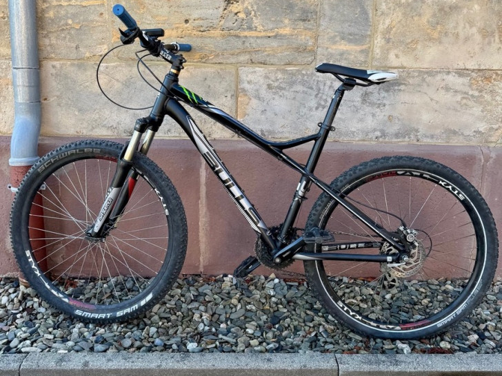 In der Lutherstraße in Bad Harzburg ist ein Mountainbike der Marke Bulls sichergestellt worden. Die Polizei sucht nach dem rechtmäßigen Eigentümer.