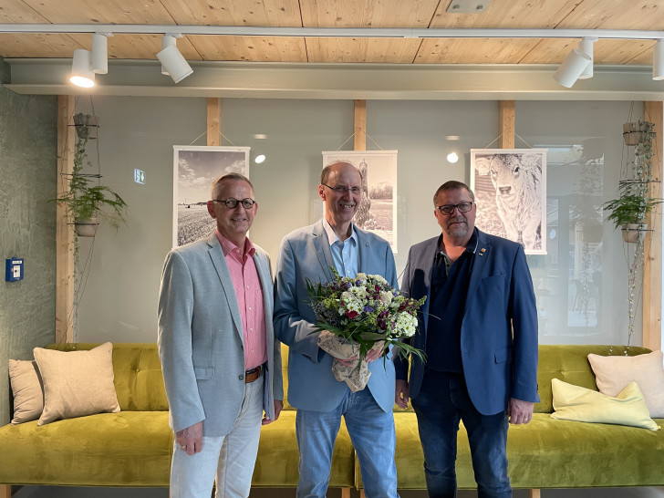 1. Vorsitzender Dirk Neumann, Samtgemeinde Elm-Asse, der ehemalige 1. Vorsitzende Andreas Memmert und der stellvertretende Vorsitzende Alf Hesse, Gemeinde Liebenburg (v. li.).