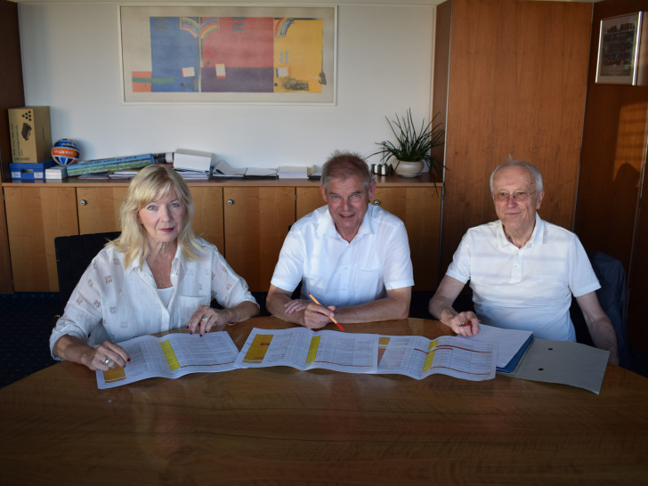 Geschäftsführerin Simone Kessner, Kuratoriumsvorsitzender Oberbürgermeister Frank Klingebiel, Geschäftsführer Rainer Dworog gaben die geförderten Projekte bekannt. 