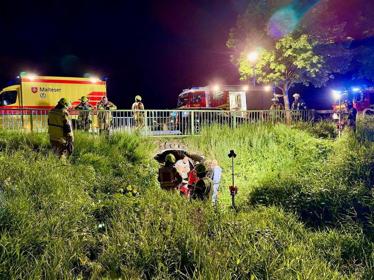 Frau verletzt sich schwer bei Sturz in Entwässerungskanal  (Archiv)