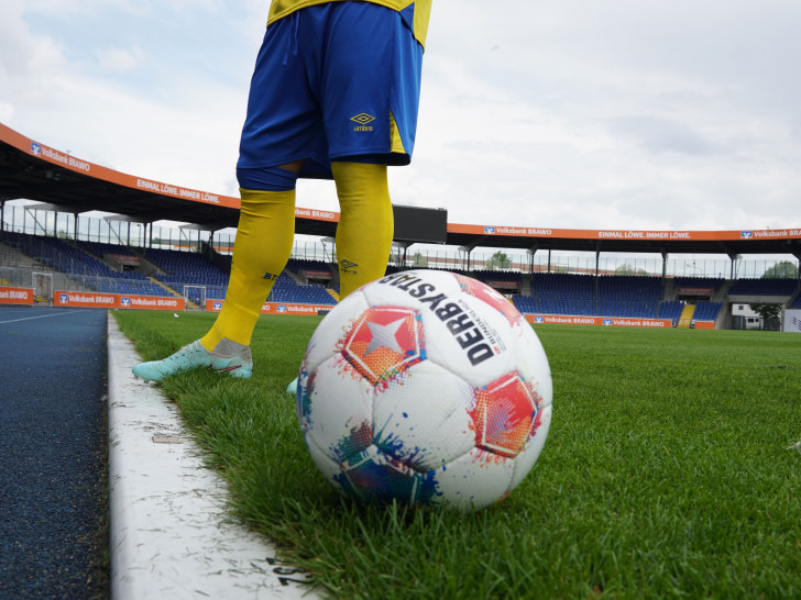 250722 Eintracht Braunschweig Stadion Rasen Ball