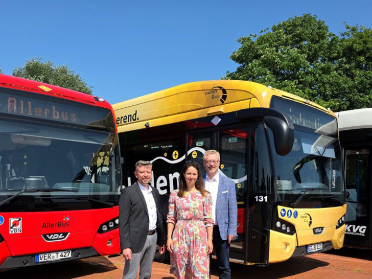 Von links nach rechts: Henning Rohde (Geschäftsführer der Verdener Verkehrsgesellschaft mbH / AllerBus), Anne Sagner (Geschäftsführerin der Stadtbus Goslar GmbH) und Axel Gierga (Geschäftsführer der Kraftverkehrsgesellschaft mbH Braunschweig).