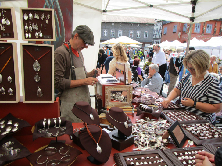 Im August findet in der Altstadt wieder der Kunsthandwerkermarkt statt. 