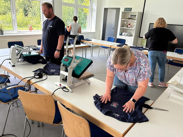 Neue Shirts für Feuerwehr Wildeshausen (Archiv)