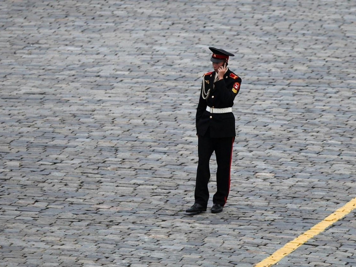 Soldat vor dem Kreml (Archiv)