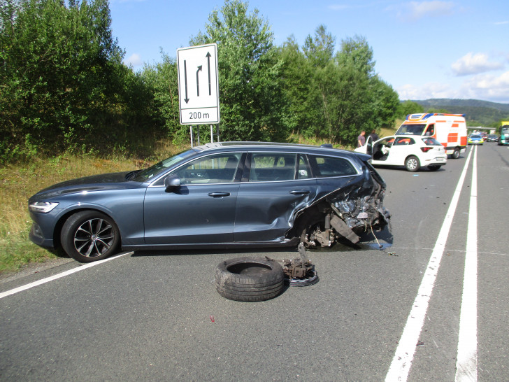 Der Volvo wurde erheblich beschädigt.
