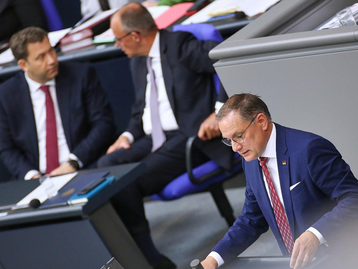 Lars Klingbeil, Friedrich Merz, Tino Chrupalla (Archiv)
