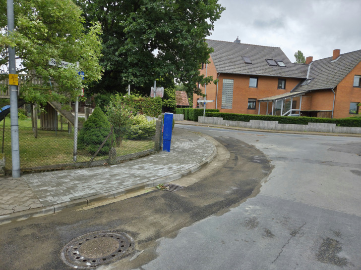 Der sanierte Fahrbahn- und Gehwegbereich in der Sophienstraße im Vechelder Ortsteil Vechelade.