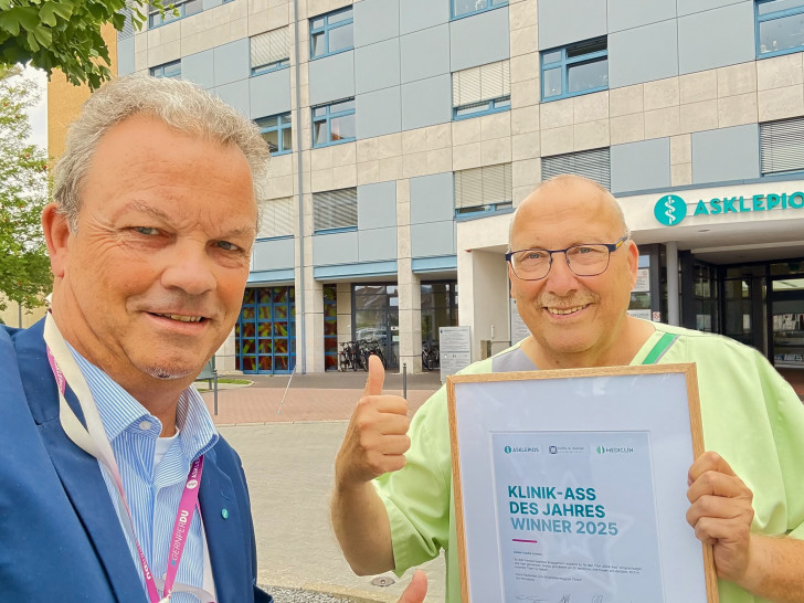 Klinikum-Sprecher Ralf Nehmzow mit Hauke Lorenz.