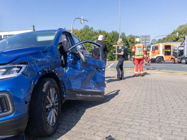 Der VW wurde erheblich beschädigt.