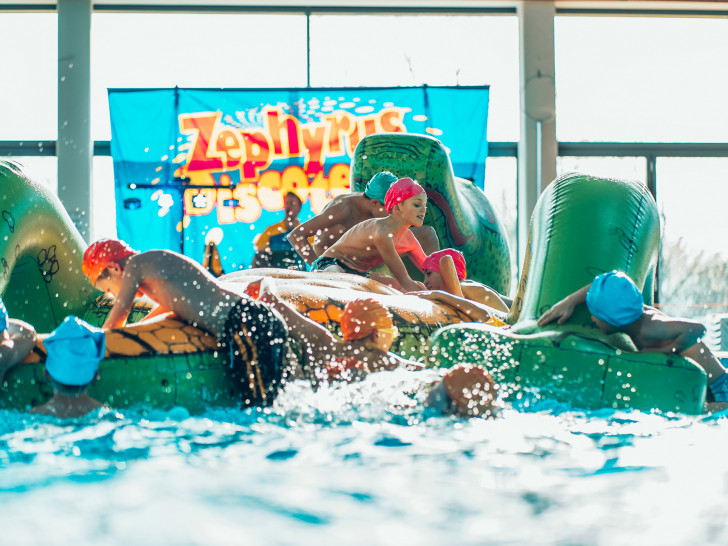 Die Wasserwelt lädt zum Kids Club Sommerfest ein.