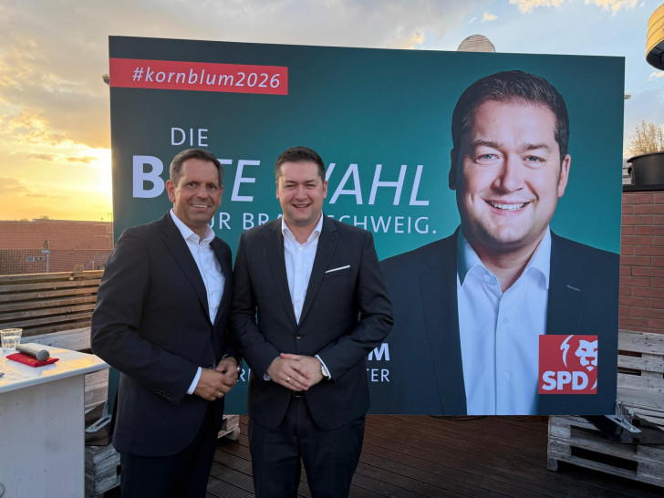 Niedersachsens Ministerpräsident Olaf Lies und Oberbürgermeister Dr. Thorsten Kornblum am Mittwochabend auf dem Sommerempfang der SPD Braunschweig. Hier wurde auch offiziell verkündet, dass Kornblum als Oberbürgermeister-Kandidat nominierst wurde.