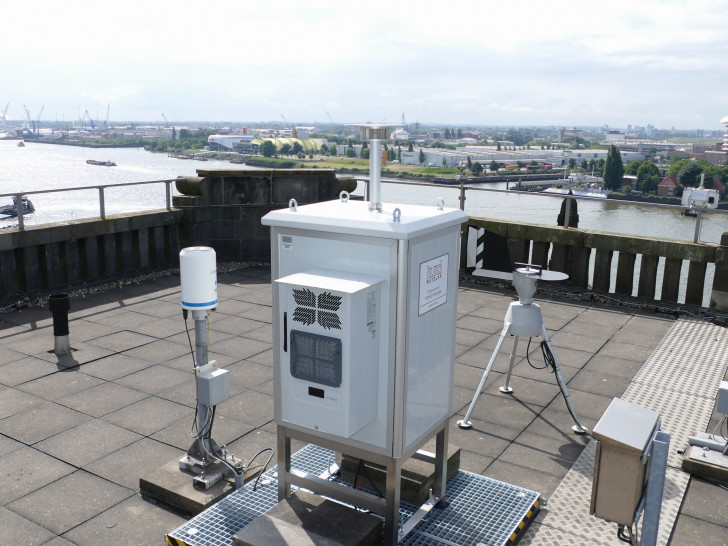 Der vom Deutschen Wetterdienst genutzte neue automatische Pollenmonitor der Wetzlarer Firma Hund auf dem Dach des Seewetteramtes in Hamburg. Solch eine Station könnte auch bald in Braunschweig stehen. 