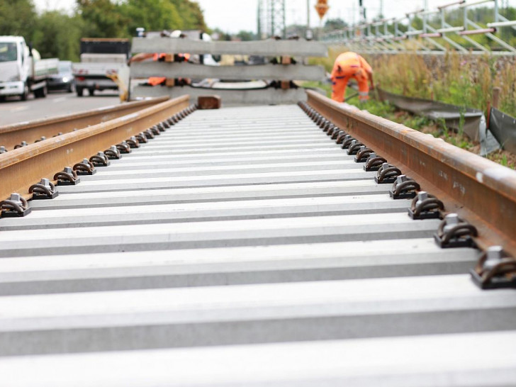 Bauarbeiten an einer Bahnstrecke (Archiv)