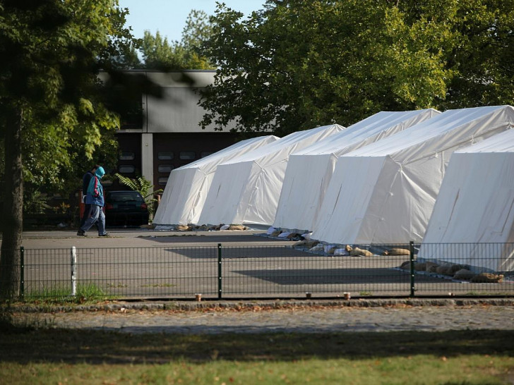 Flüchtlinge in einer "Zeltstadt" (Archiv)