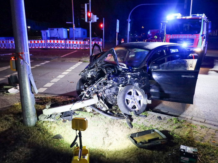 Die Autos wurden schwer beschädigt.