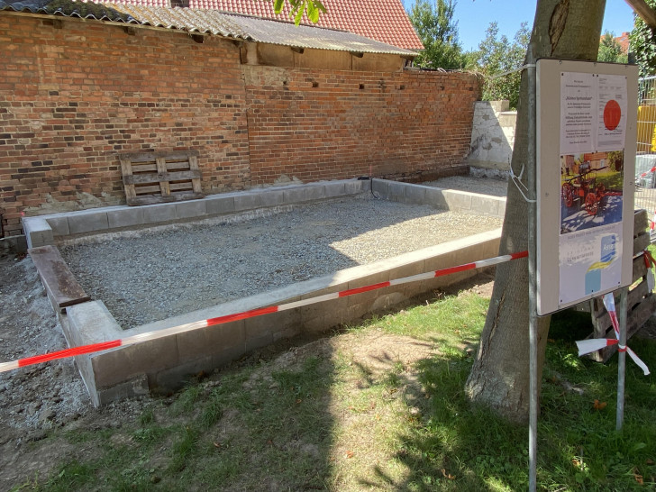 Die Fundamente des Kleinen Spritzenhauses in Werlaburgdorf sind bereits fertig.