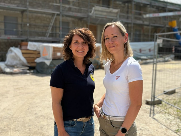 Lydia Germer und Carolin Skupin kümmern sich um Sanierung und Vermietung der Wohnungen.