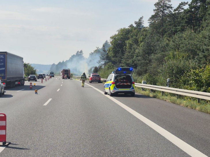 Zwei Fahrspuren der Autobahn mussten gesperrt werden.