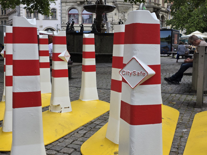 Mobile Straßensperren sollen die Einfahrt ins Magniviertel verhindern. Symbolbild