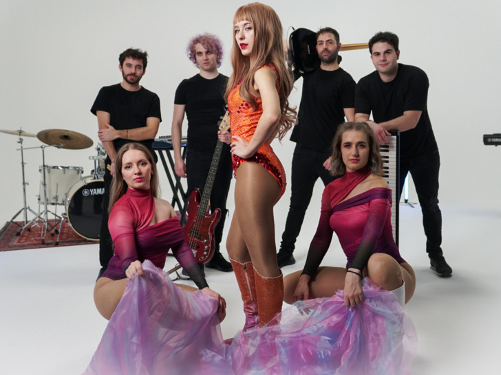 Europas erste Taylor Swift Tribute Show tritt in Wittingen auf.
