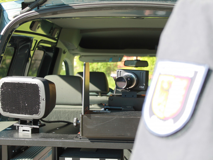 Um die Verkehrssicherheit von den jüngsten Verkehrsteilnehmern zu erhöhen, führen Landkreis und Polizeiinspektion Goslar schon seit Jahren zum Schuljahresbeginn gezielte Geschwindigkeitskontrollen an Grundschulen im Kreisgebiet durch.