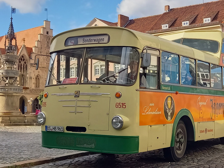 Mit diesem Bus wird die Stadtrundfahrt zu einem besonderen Erlebnis.