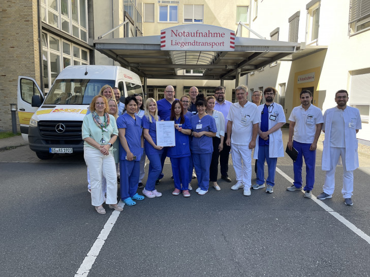 Freuen sich über die Auszeichnung: Mitarbeiter des Teams der Stroke Unit der Schildautal-Klinik.