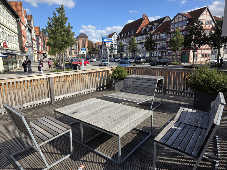 Derzeit wird der Brunnen an der Okerstraße als Holzdeck genutzt.