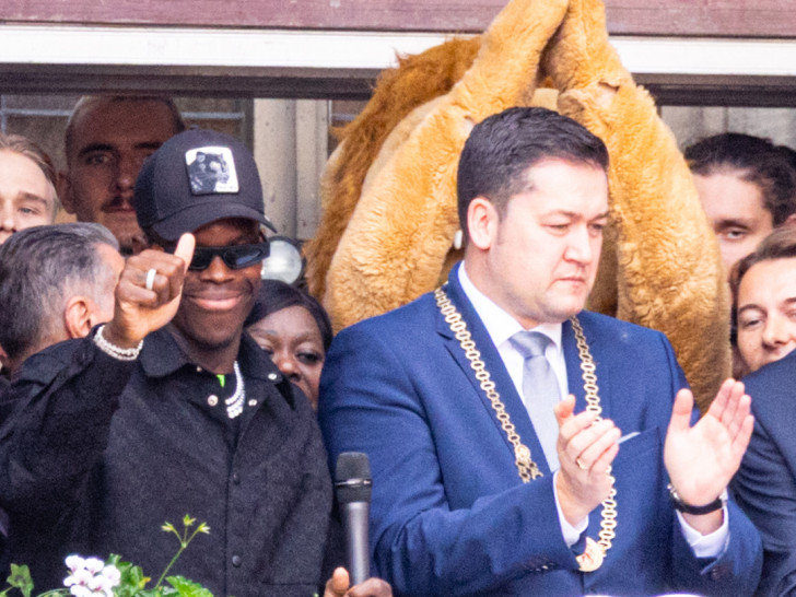 Dennis Schröder (li.) könnte auf Vorschlag von Oberbürgermeister Dr. Thorsten Kornblum Ehrenbürger der Stadt werden.