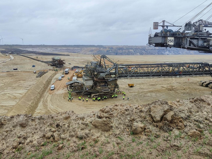 Bagger im Braunkohle-Tagebau Garzweiler (Archiv)
